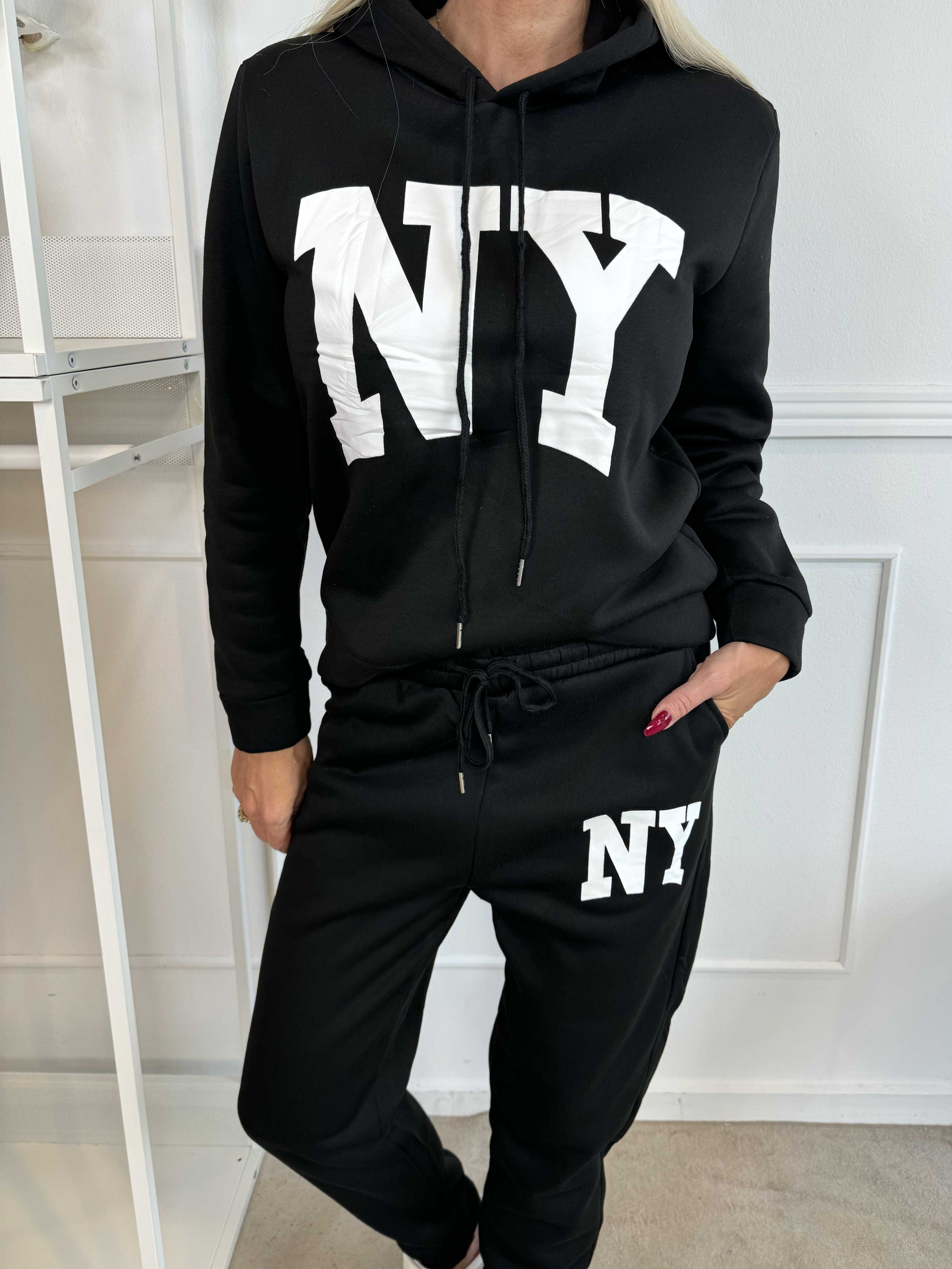 Ania - Joggingdräkt med NY-stående
